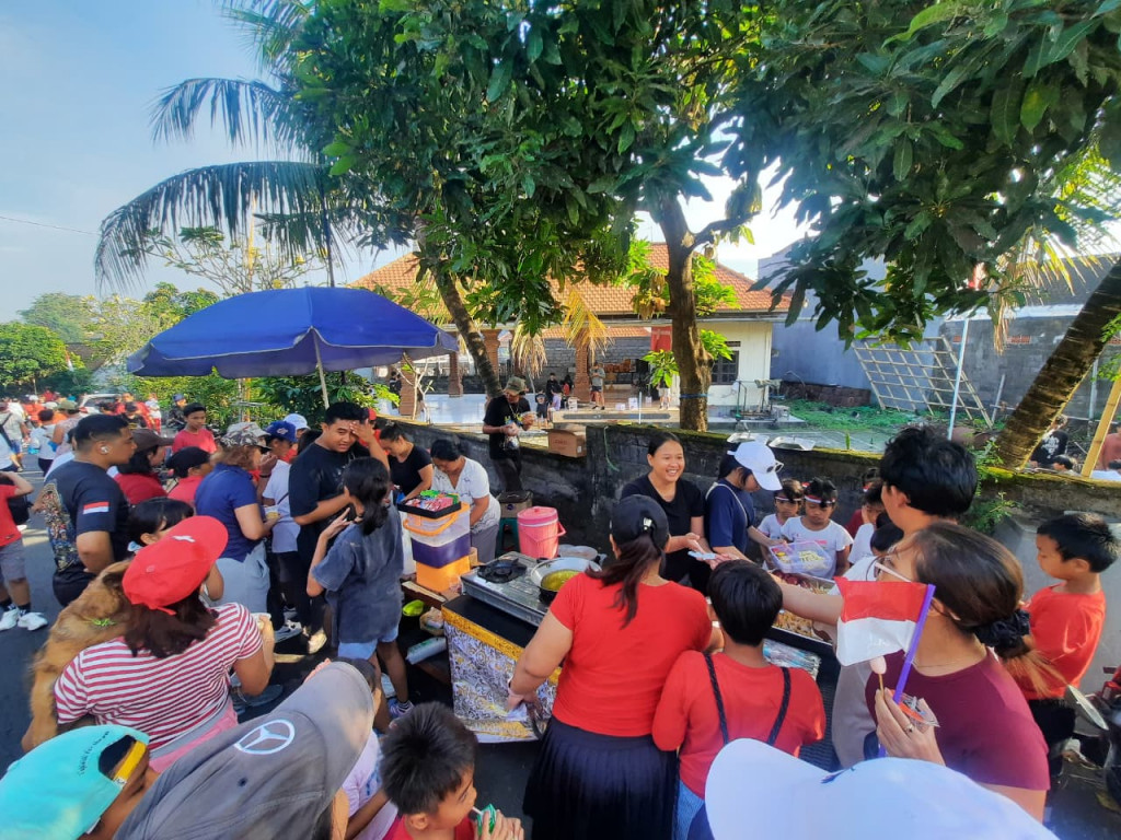 Laris Manis! Masyarakat UMKM Perumahan Pegending Permai Manfaatkan Momentum Hari Kemerdekaan 